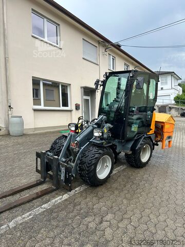 Kolesový nakladač Giant D263 SW X-TRA