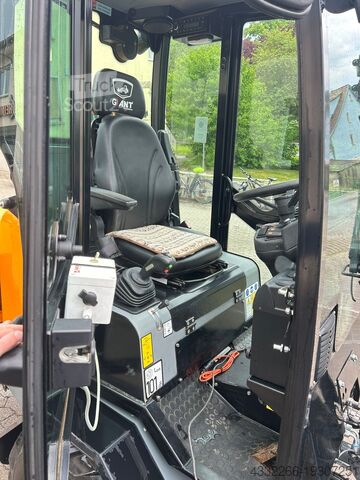 Kolesový nakladač Giant D263 SW X-TRA