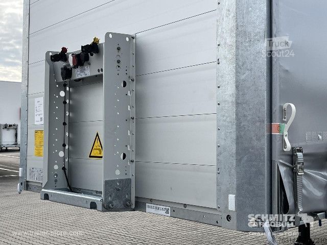 Atvira puspriekabė su tentu Schmitz Cargobull Curtainsider Mega Getränke