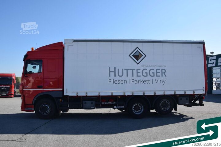 Autocarro con pianale e telone DAF XF 480 6x2 Planenaufbau LBW 1500Kg Standklima