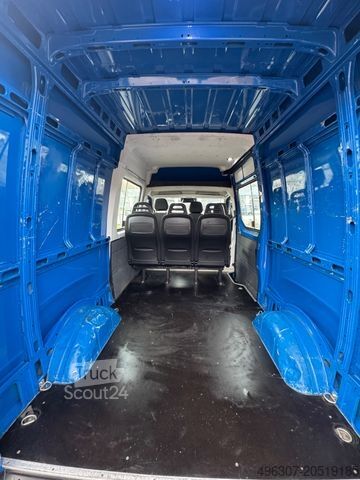 Panelinis furgonas IVECO Daily Kasten 35S18 /6 Sitze/ 3.0L / 3,5T Anh.