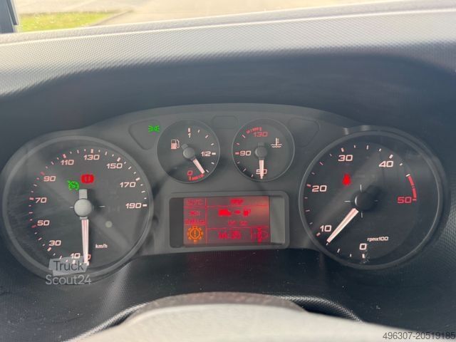 Panelinis furgonas IVECO Daily Kasten 35S18 /6 Sitze/ 3.0L / 3,5T Anh.