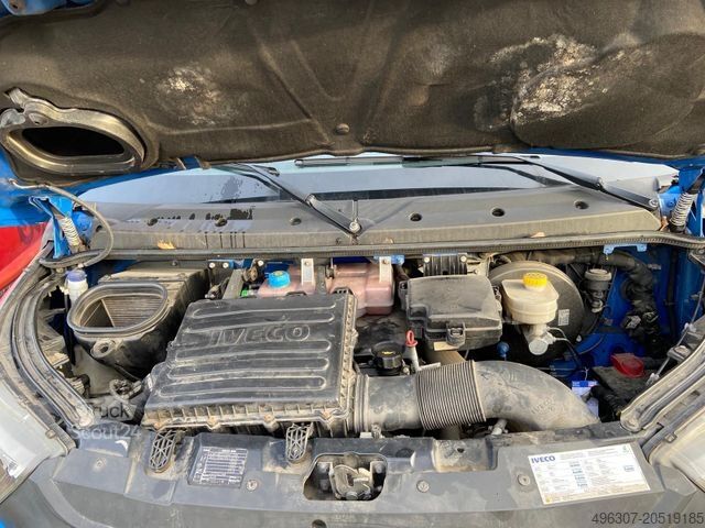 Panelinis furgonas IVECO Daily Kasten 35S18 /6 Sitze/ 3.0L / 3,5T Anh.