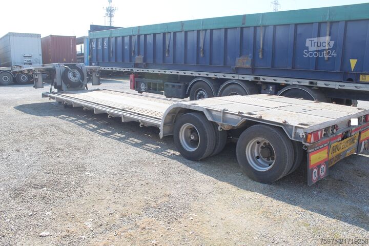 Dieplader oplegger voor het transport van bouwmachines bertoja semirimorchio culla allunagabile 2 assi