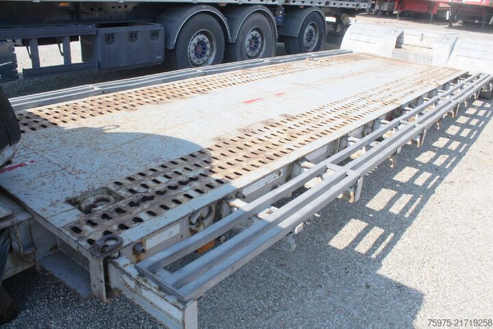 Dieplader oplegger voor het transport van bouwmachines bertoja semirimorchio culla allunagabile 2 assi