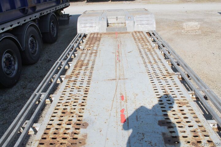 Dieplader oplegger voor het transport van bouwmachines bertoja semirimorchio culla allunagabile 2 assi