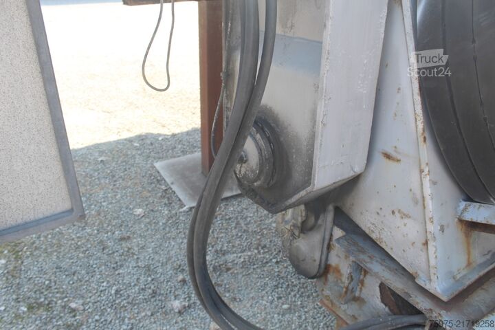 Dieplader oplegger voor het transport van bouwmachines bertoja semirimorchio culla allunagabile 2 assi