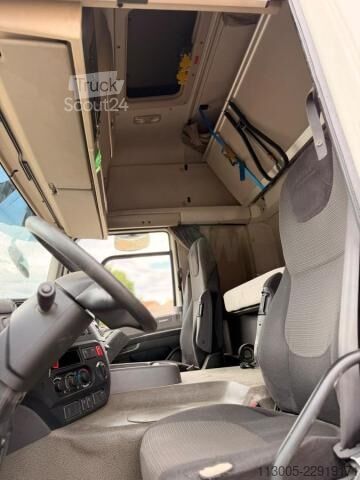 Τυπική μονάδα τράκτορα DAF CF 460