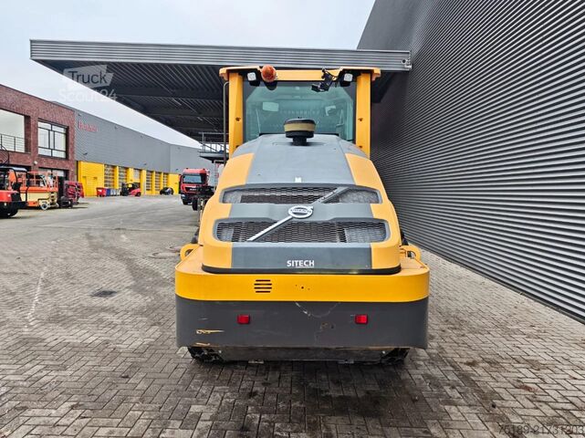 Rouleau à pneus Volvo SD135B