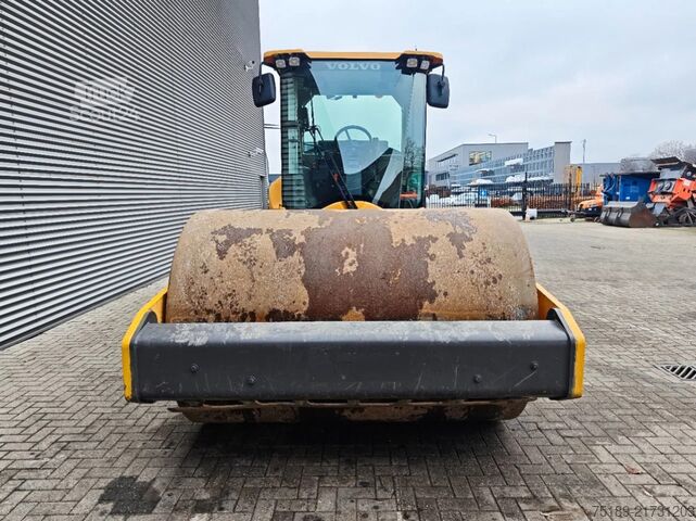 Rouleau à pneus Volvo SD135B