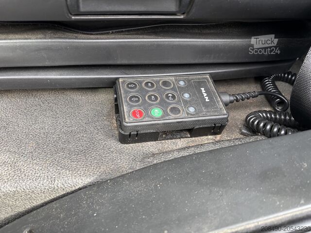 Transportieris ar kravas kasti, aizmugurējo pacēlāju, BL, 2x piekabes āķis MAN TGL 8.190 BL