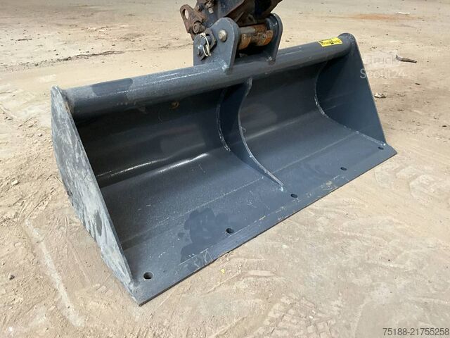 Mini bager JCB 16 C-1