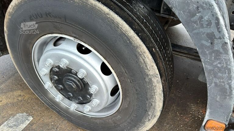 Veículo de aspiração MAN 18.264 F2000 (11000L / EURO 2 / MANUAL GEARBOX ...