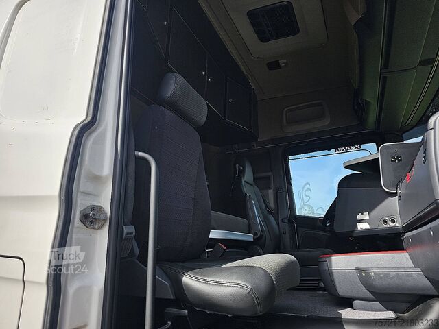 Platformos priekaba SCANIA R490