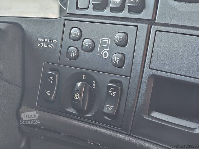 Platformos priekaba SCANIA R490