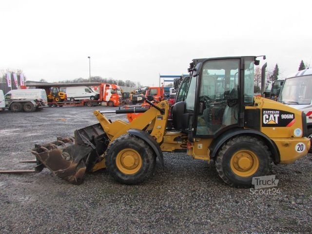 Wheel loader CATERPILLAR 906 M Radlader 29.500 EUR