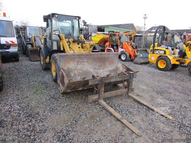Wheel loader CATERPILLAR 906 M Radlader 29.500 EUR