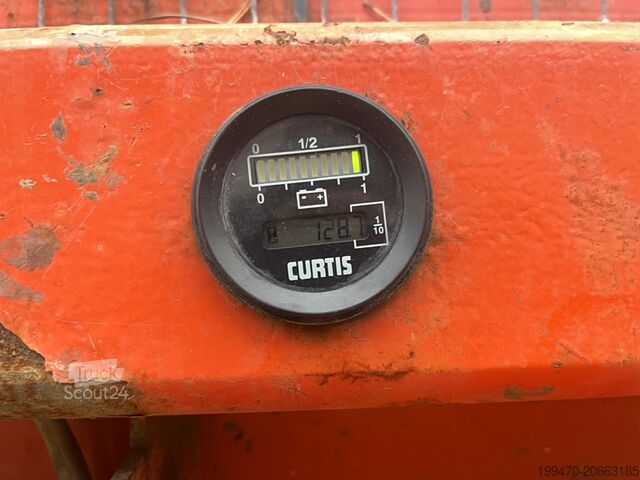 Šķēres pacēlāja galds Holland-Lift N165-12EL Combistar (16.5 m)