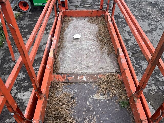 Šķēres pacēlāja galds Holland-Lift N165-12EL Combistar (16.5 m)