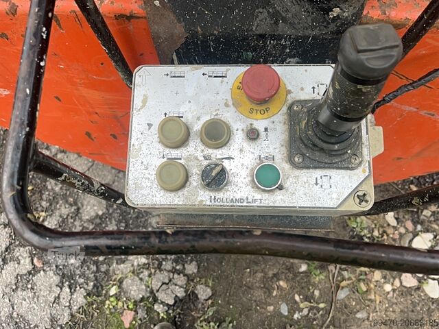 Šķēres pacēlāja galds Holland-Lift N165-12EL Combistar (16.5 m)