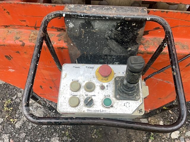 Šķēres pacēlāja galds Holland-Lift N165-12EL Combistar (16.5 m)