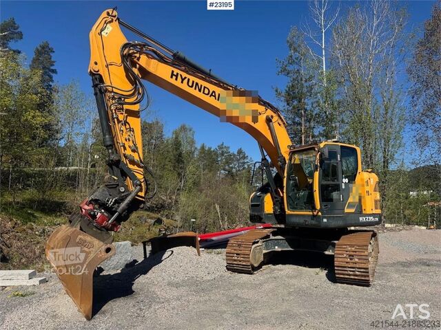 Beltegraver Hyundai HX235 LCR Excavator with tilt and 3 buckets