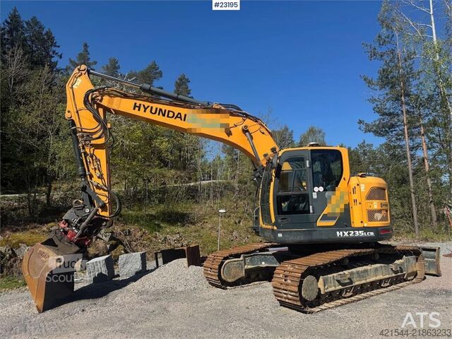 Beltegraver Hyundai HX235 LCR Excavator with tilt and 3 buckets