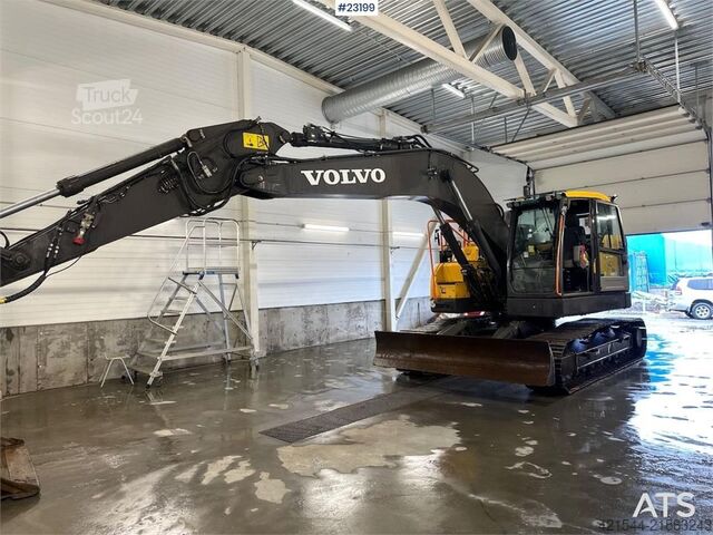 гусеничный экскаватор Volvo ECR 235EL w/ rototilt, tooth bucket and sanding bu