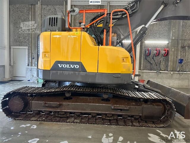 гусеничный экскаватор Volvo ECR 235EL w/ rototilt, tooth bucket and sanding bu