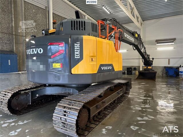 гусеничный экскаватор Volvo ECR 235EL w/ rototilt, tooth bucket and sanding bu