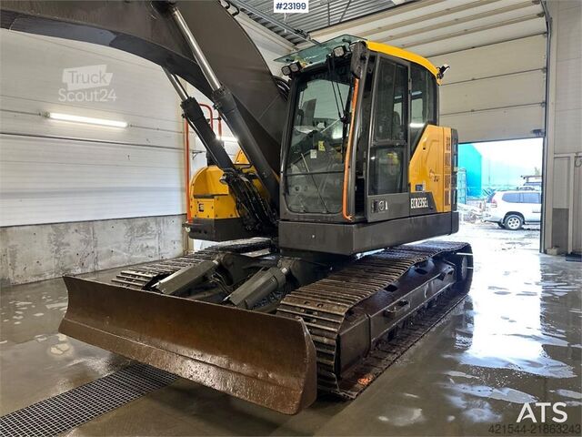 гусеничный экскаватор Volvo ECR 235EL w/ rototilt, tooth bucket and sanding bu