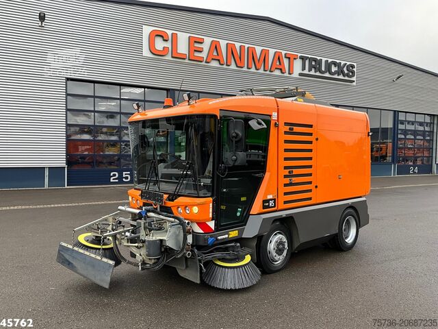 Veegmachine Ravo 580 Euro 6 with 3-rd brush