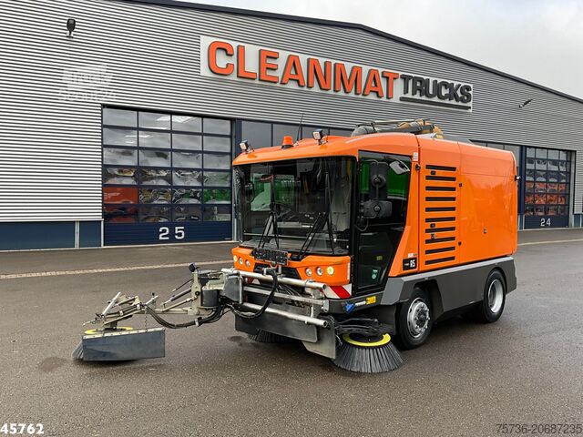 Veegmachine Ravo 580 Euro 6 with 3-rd brush