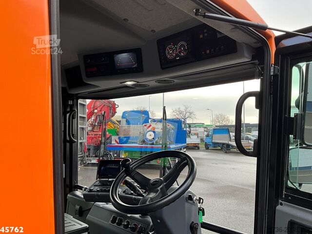 Veegmachine Ravo 580 Euro 6 with 3-rd brush