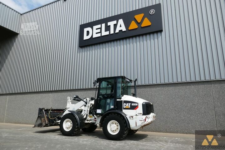Wheel loader Caterpillar 906M