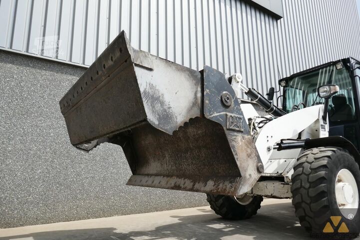 Wheel loader Caterpillar 906M