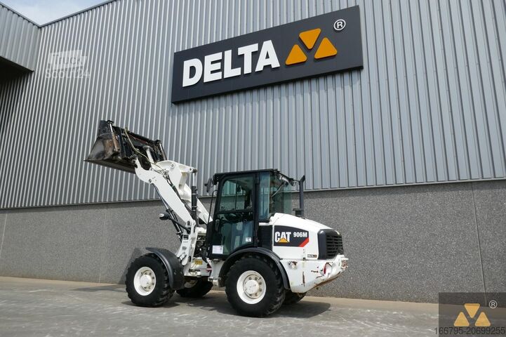 Wheel loader Caterpillar 906M