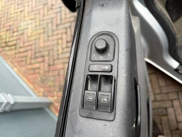 Lieferwagen Doppelkabine Volkswagen Transporter 2.5 tdi 130 pk L2 Dubbel Cabine
