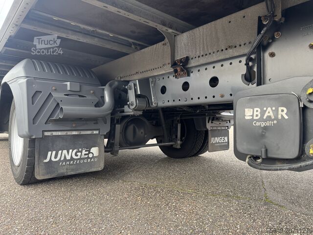 Atego 818 box truck, 6.15m, tail lift 1.5t, automatic. Mercedes-Benz Atego 818 Koffer 6,15m LBW 1,5to. Autom.