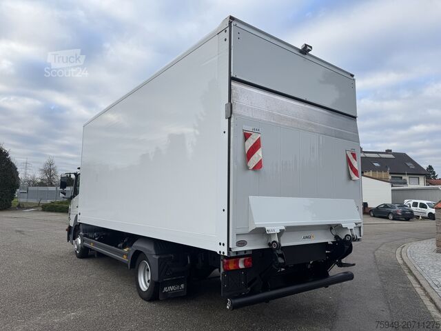 Atego 818 box truck, 6.15m, tail lift 1.5t, automatic. Mercedes-Benz Atego 818 Koffer 6,15m LBW 1,5to. Autom.