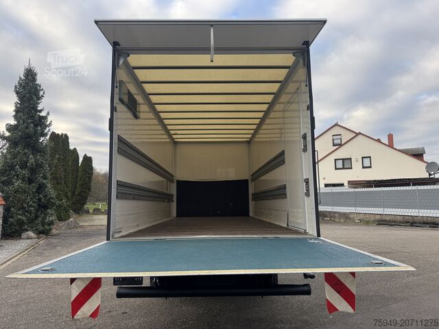 Atego 818 box truck, 6.15m, tail lift 1.5t, automatic. Mercedes-Benz Atego 818 Koffer 6,15m LBW 1,5to. Autom.