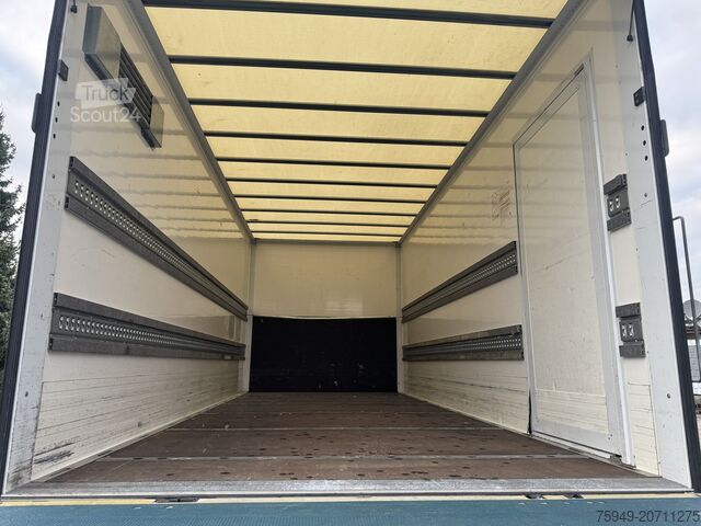 Atego 818 box truck, 6.15m, tail lift 1.5t, automatic. Mercedes-Benz Atego 818 Koffer 6,15m LBW 1,5to. Autom.