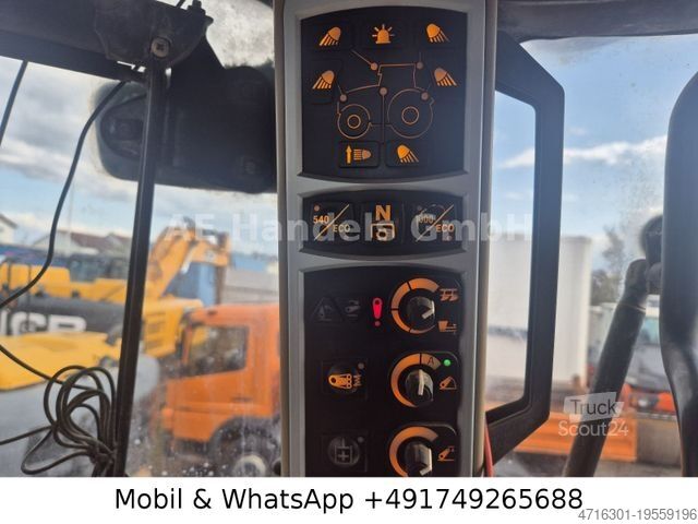 Tractor AGCO MASSEY FERGUSON DVRT Exclusiv MF 8740 *6.100Std/Straßenzulassung