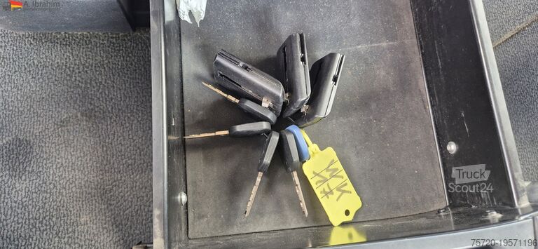 Standard SZM Mercedes-Benz DB 1842H 4x4 Hydrodrive Scheckheft bei Mercedes