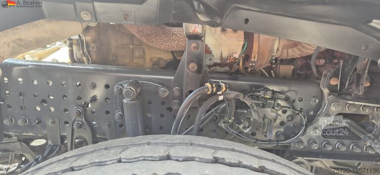 Standard SZM Mercedes-Benz DB 1842H 4x4 Hydrodrive Scheckheft bei Mercedes