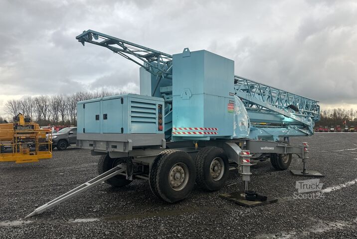 Grue à tour automontante mobile Potain IGO32 Tri/A Mobile self-erecting tower c