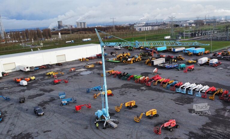 Grue à tour automontante mobile Potain IGO32 Tri/A Mobile self-erecting tower c