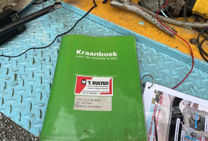 Grue à tour automontante mobile Potain IGO32 Tri/A Mobile self-erecting tower c