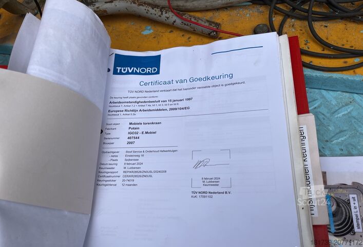 Grue à tour automontante mobile Potain IGO32 Tri/A Mobile self-erecting tower c