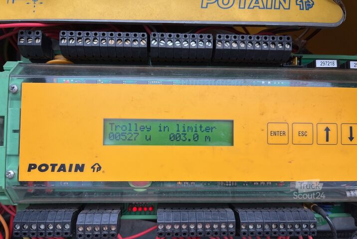 Grue à tour automontante mobile Potain IGO32 Tri/A Mobile self-erecting tower c